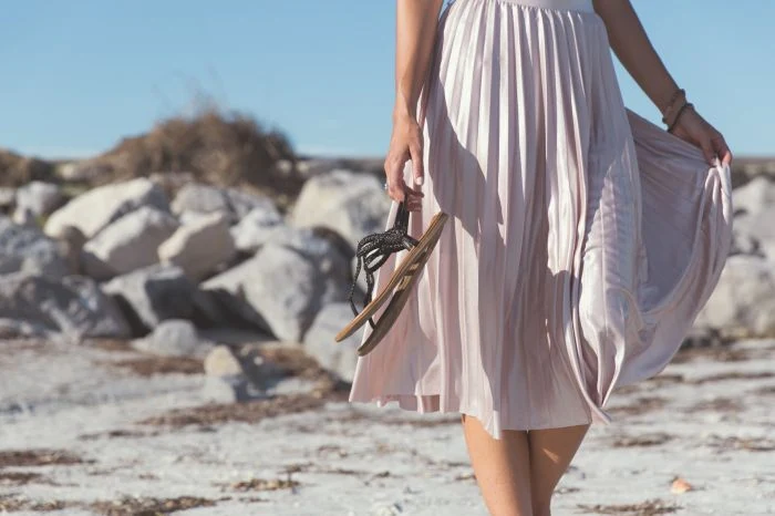 6 Stylish Tops To Wear With Every Type of Skirt All Year Long