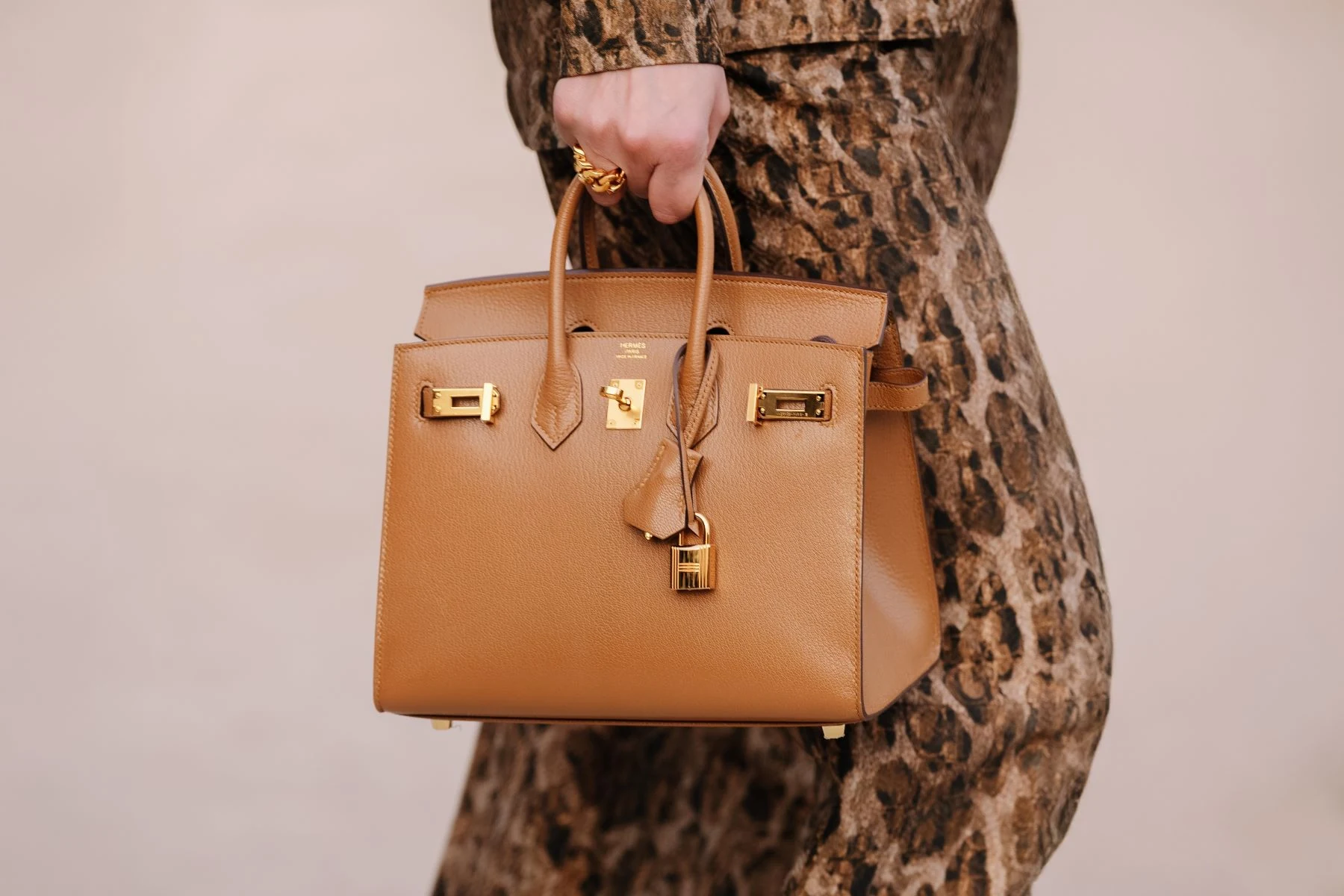 Top Online Sites to Buy Pre-Owned Luxury Purses and Designer Handbags in 2026
